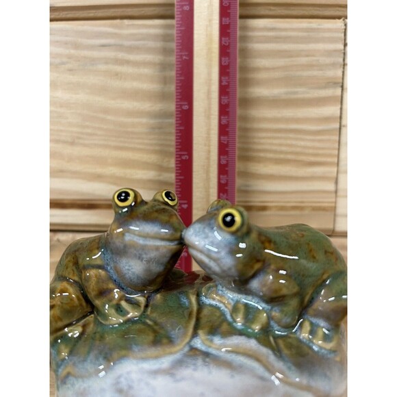 Kissing Frogs Ceramic Trinket Box With Lid Shiny Lusterware Finish - Picture 10 of 11